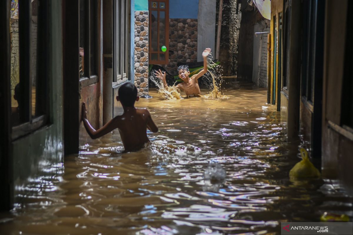 Anies terbitkan Ingub percepatan sistem pengendalian banjir