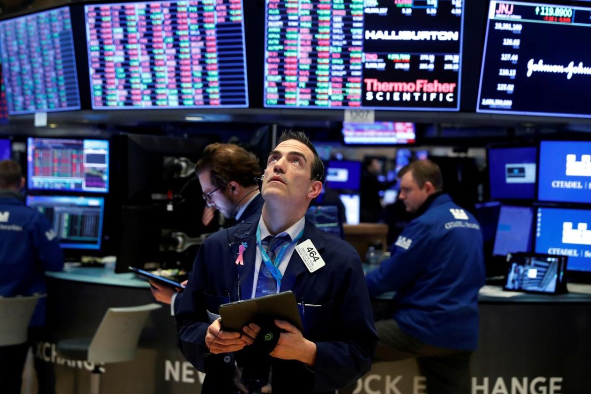 Wall street anjlok dengan Indeks Dow Jones jatuh 649,59 poin