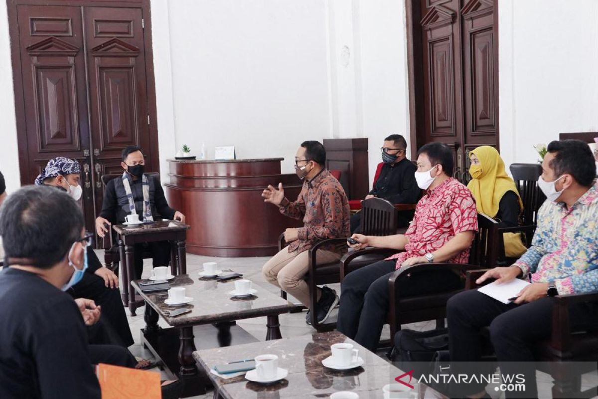 Pemkot Bogor - Yayasan JKL galang donasi pengadaan HP untuk pelajar