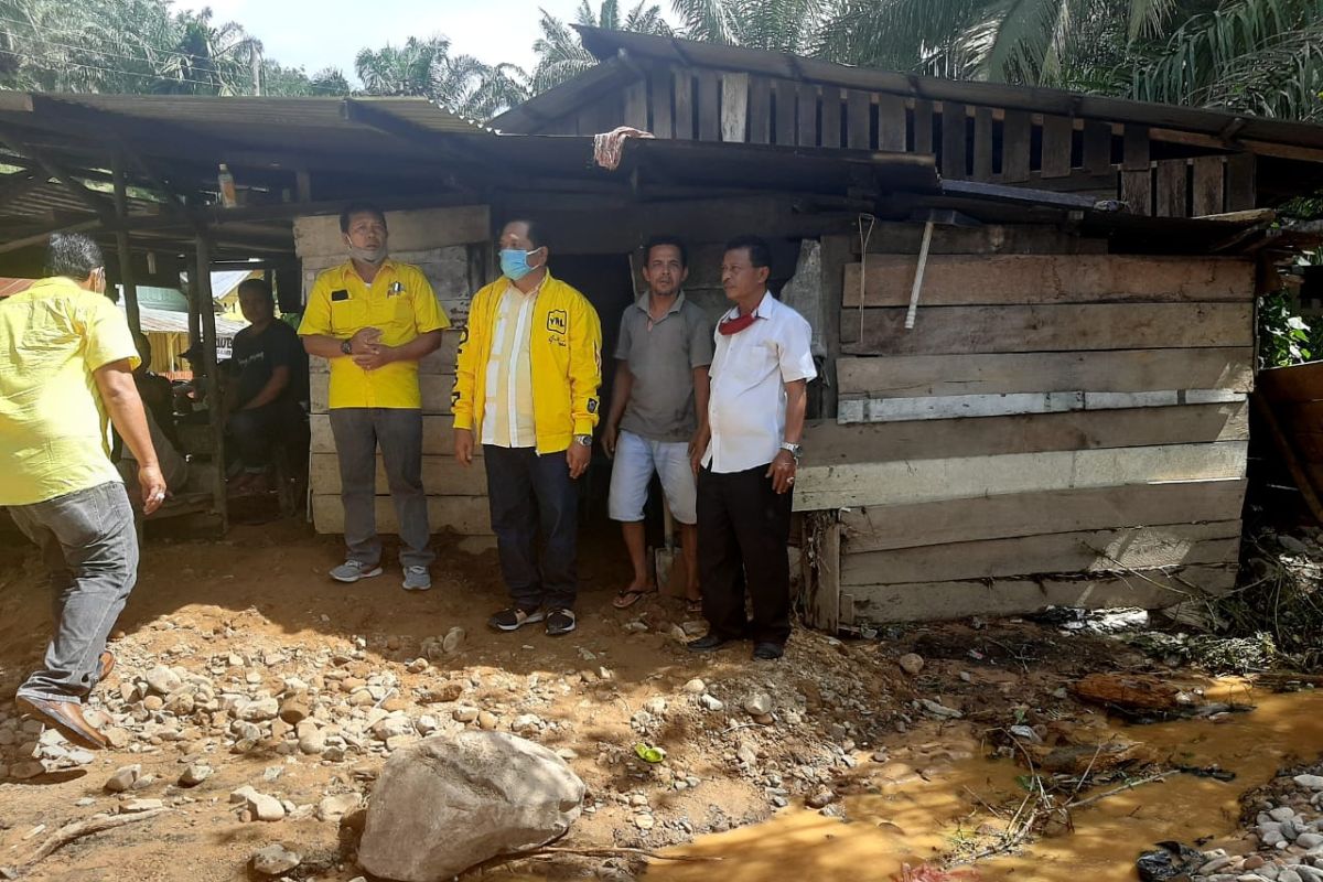 Wali Kota Padangsidimpuan kunjungi korban banjir