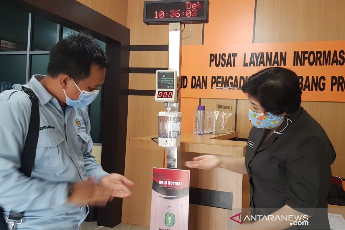 IAGI serahkan alat pengukur suhu otomatis kepada Balitbang Kalbar