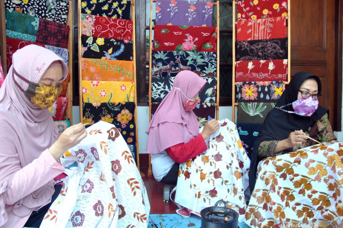 Perbedaan batik asli dengan tekstil bercorak batik