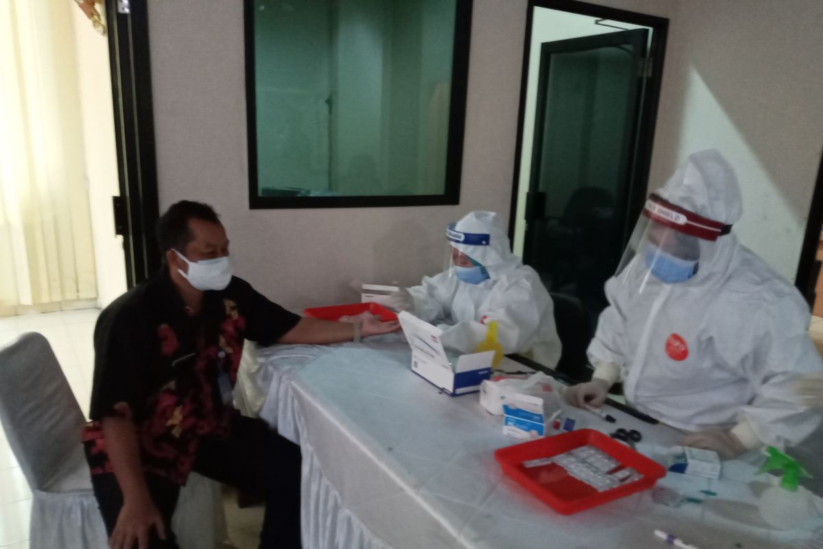 Hasil uji usap, dua staf DPRD Banten positif terinfeksi  COVID-19