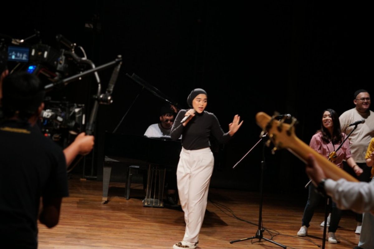 Penyanyi Sivia Azizah libatkan keluarga di video musik "Love Spells"