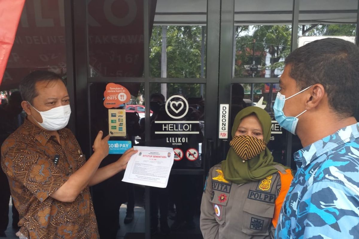 Five business sites in North Jakarta sealed over PSBB violation