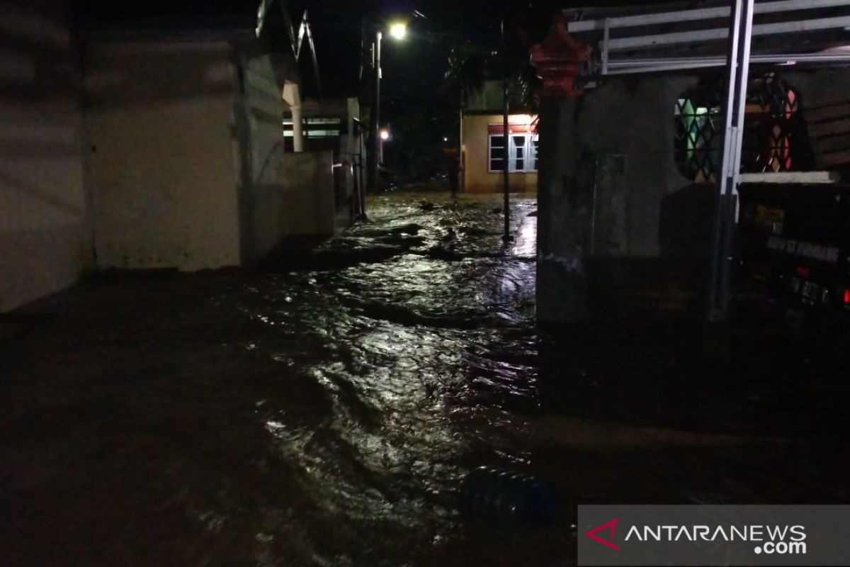 Sekitar 100 keluarga terdampak banjir di Palu