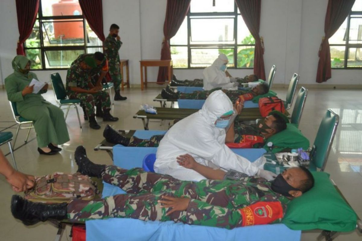 Korem Kendari gelar donor darah peringati HUT ke-75 TNI