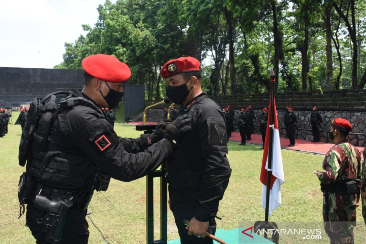 Danjen Kopassus Brigjen TNI Mohammad Hasan terima brevet antiteror