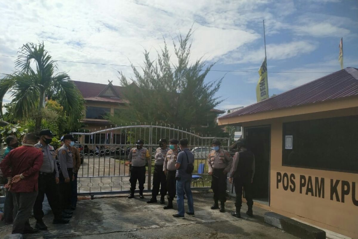 Pencabutan nomor urut,  Polisi jaga ketat kantor KPU Bengkalis