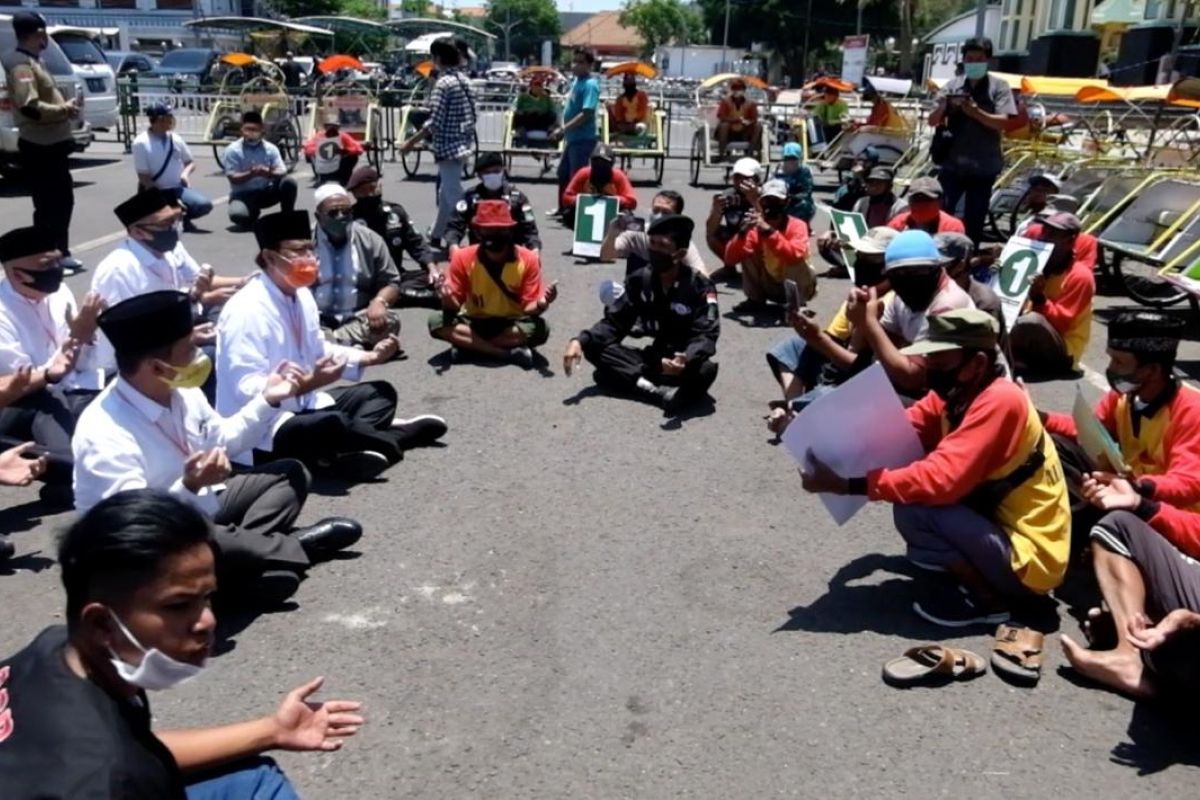 Puluhan tukang becak doakan Gus Ipul-Mas Adi menang Pilkada Kota Pasuruan