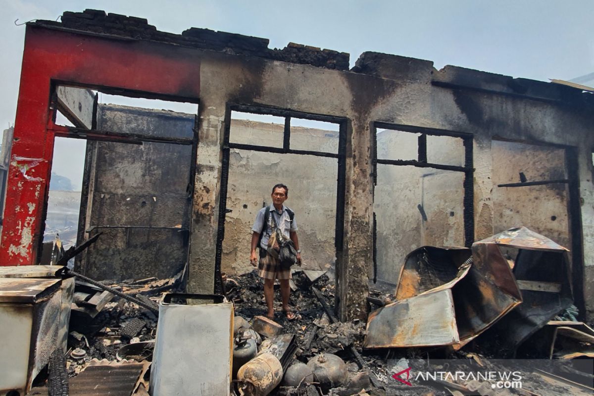 Kemarin, kebakaran Pasar Cempaka Putih hingga pelanggar PSBB