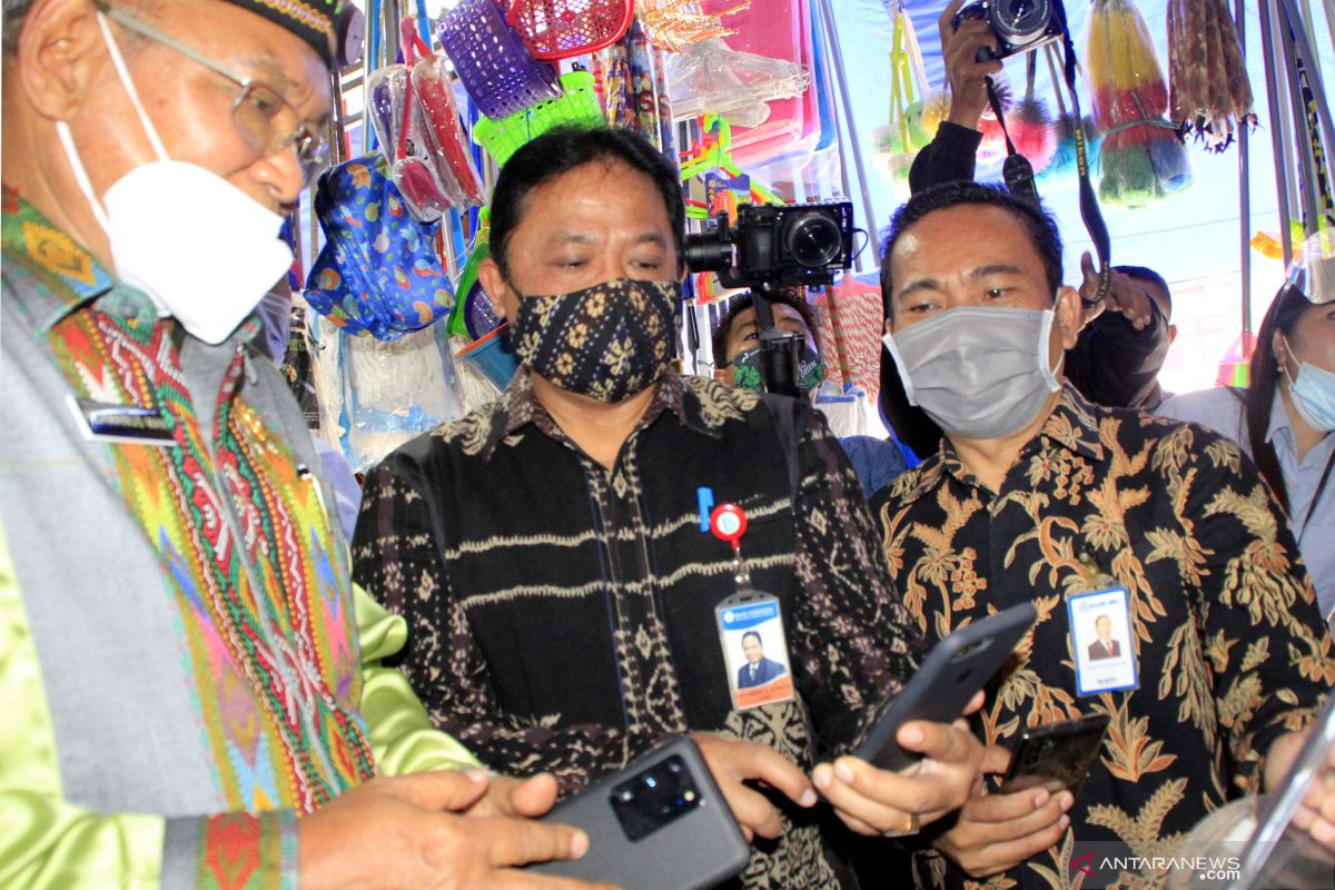 Pedagang NTT didorong beralih ke transaksi digital dengan Web Pasar