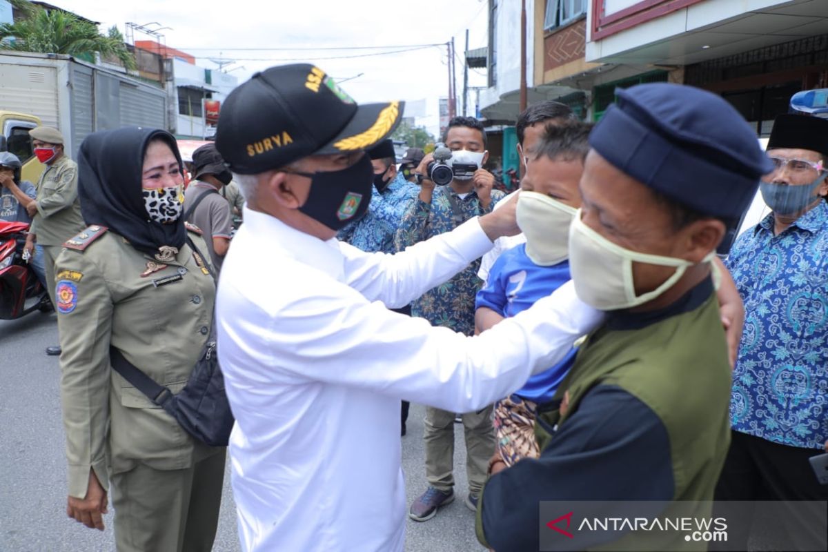 Bupati Asahan bagikan ribuan masker kepada masyarakat kota Kisaran