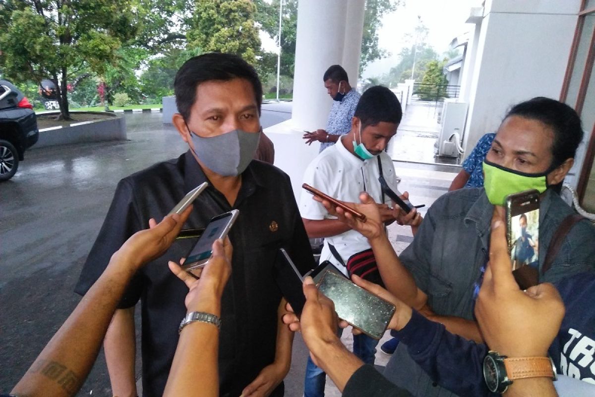 Anggota DPRD Maluku dan ASN jalani tes usap tahap kedua