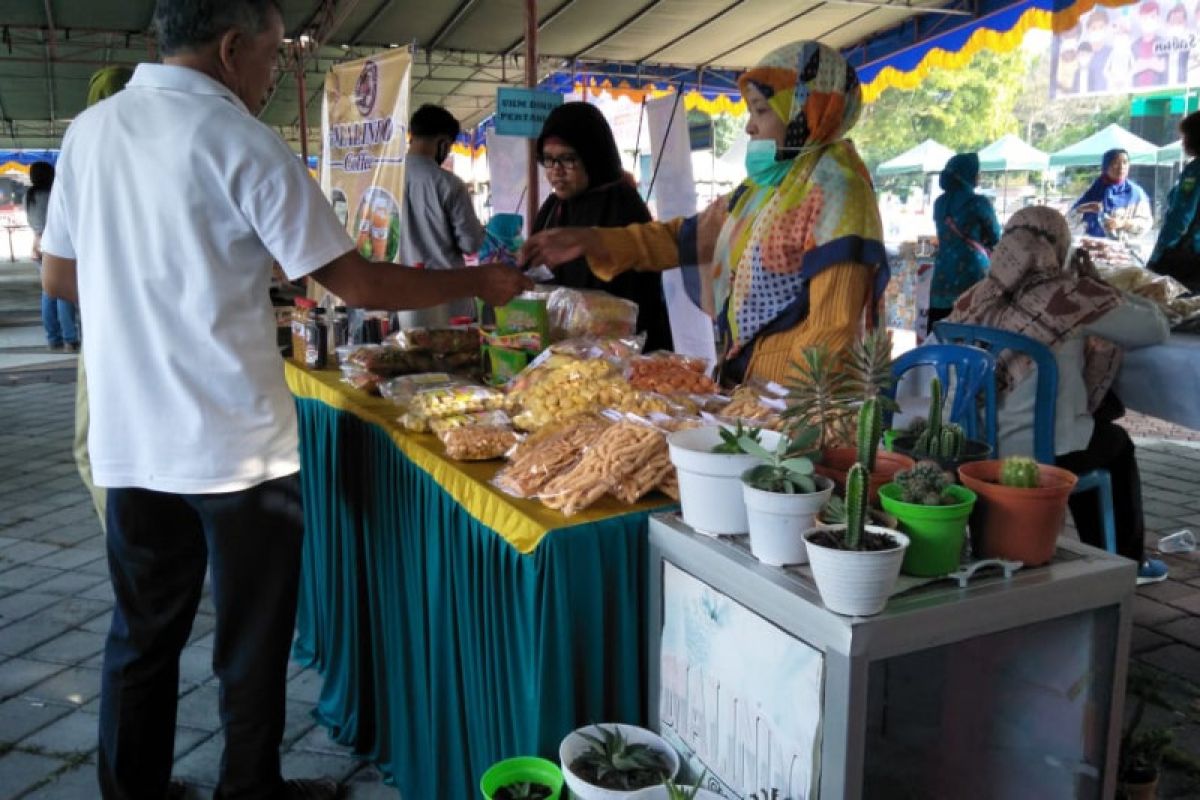 Mataram melatih UKM buat kue kering dari komoditas lokal
