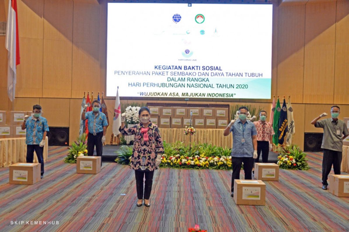 Kemenhub laksanakan bakti sosial bagi pengendara taksi bandara