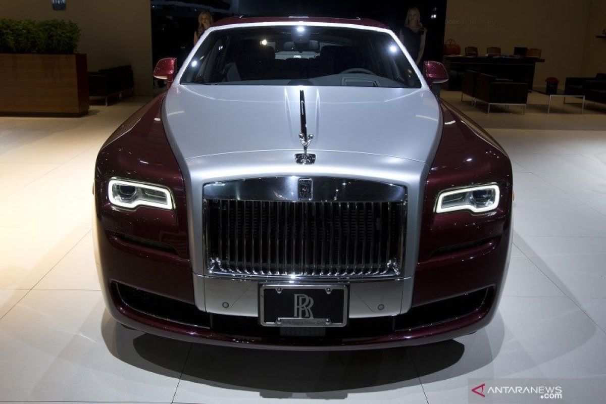 Rolls-Royce Ghost versi "Extended" saat ini punya ruang duduk lebih lapang