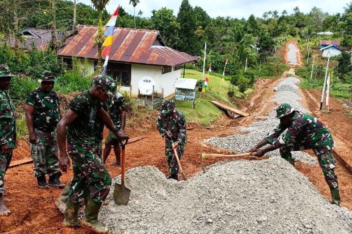 Satgas TMMD bangun jalan di Kampung Kakuna Boven Digoel Papua