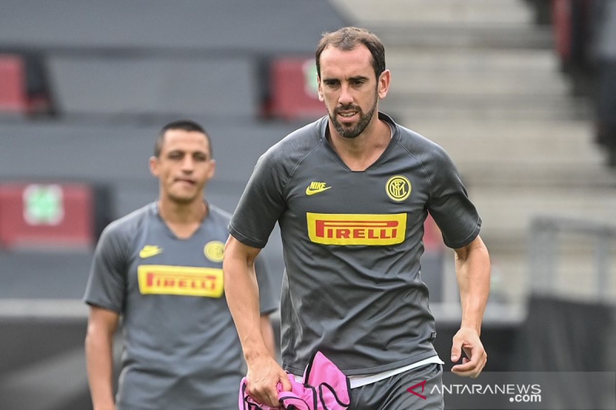 Diego Godin bergabung  ke Cagliari