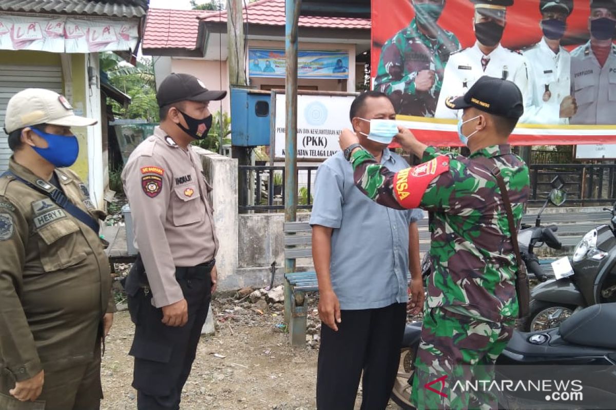 Cegah penularan COVID-19, personil Kodim Kandangan gencar disiplinkan masyarakat