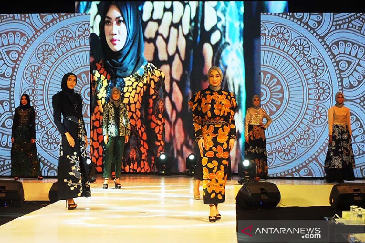 Ipemi sampaikan muslimah bangga dengan batik