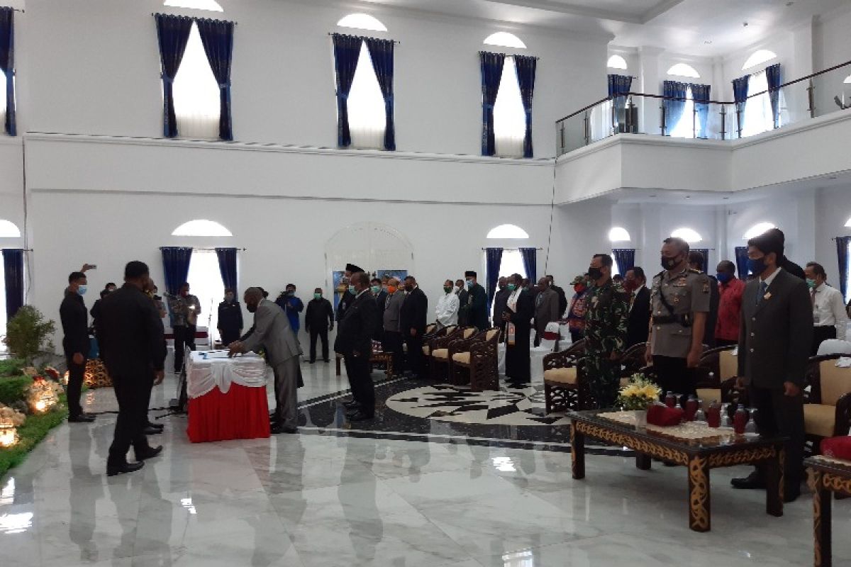 Doren Wakerkwa resmi dilantik menjadi pejabat sekda  Provinsi Papua