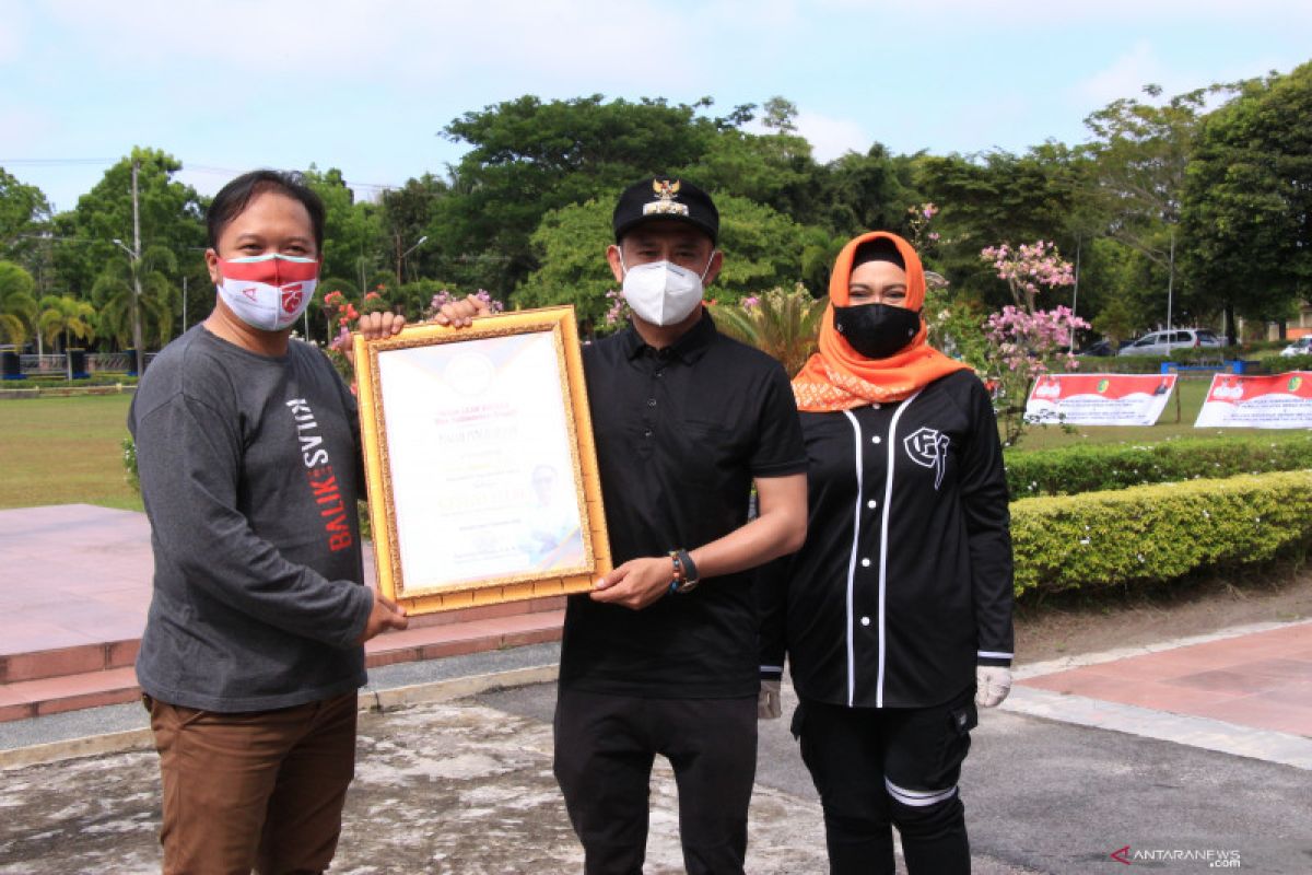 Wali Kota Palangka Raya dapat penghargaan "Covid Hero" dari ANTARA