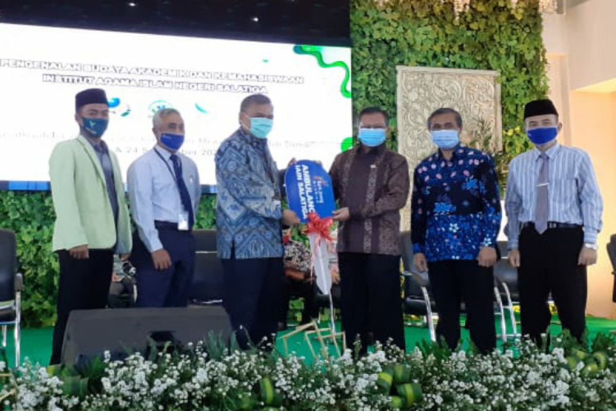 Bank Jateng Syariah serahkan mobil ambulance ke IAIN Salatiga