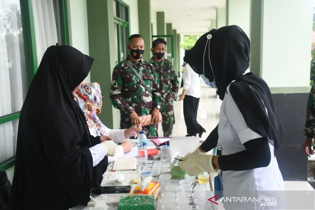 Prajurit Korem 133/NW jalani tes urine antisipasi narkoba