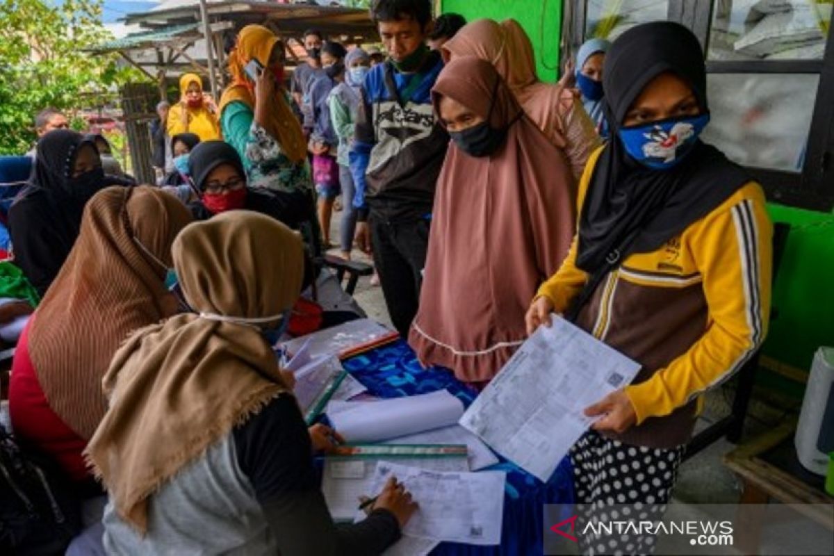 Penyaluran bantuan sosial beras di Kelurahan Balaroa