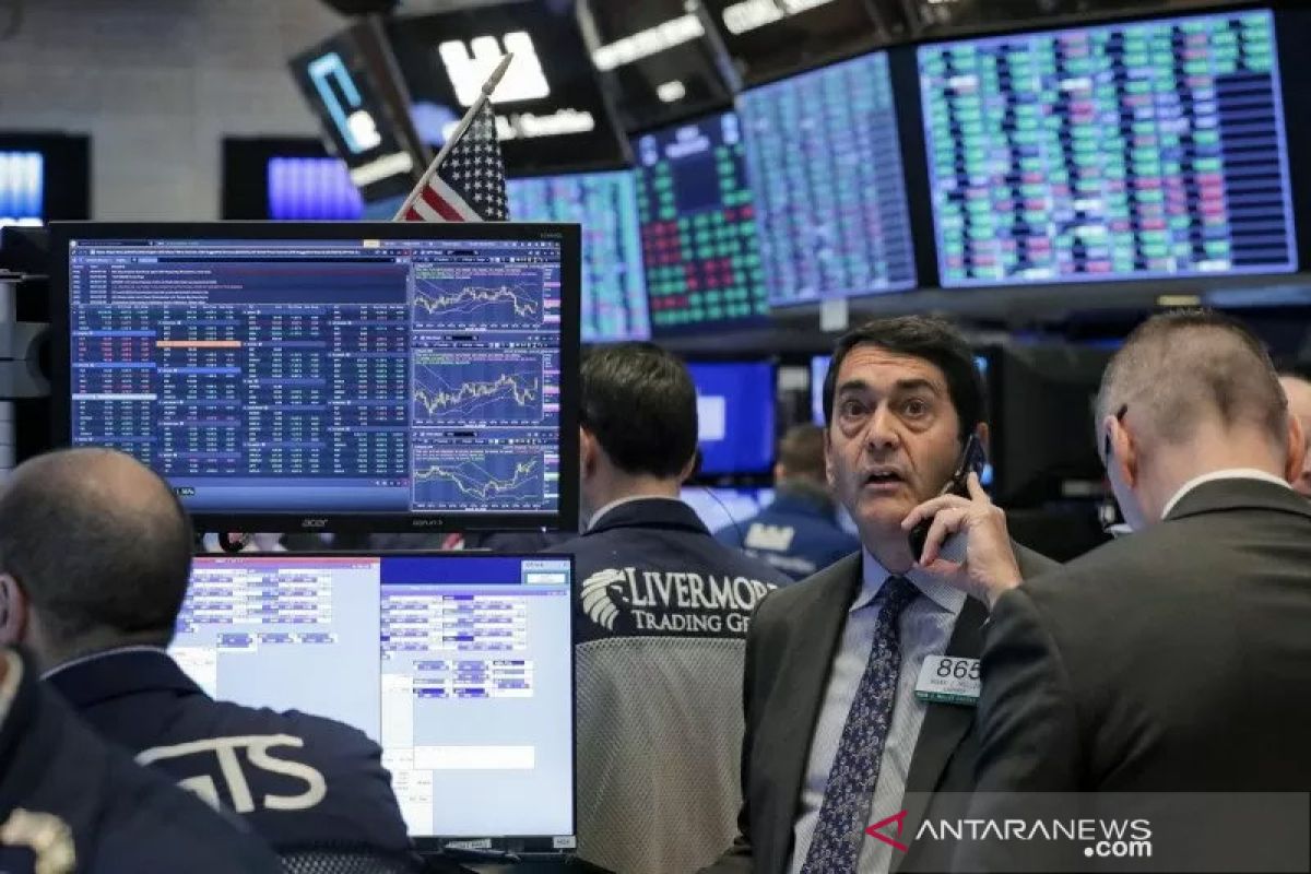 Wall Street berakhir jatuh, perang di Ukraina timbulkan ketidakpastian