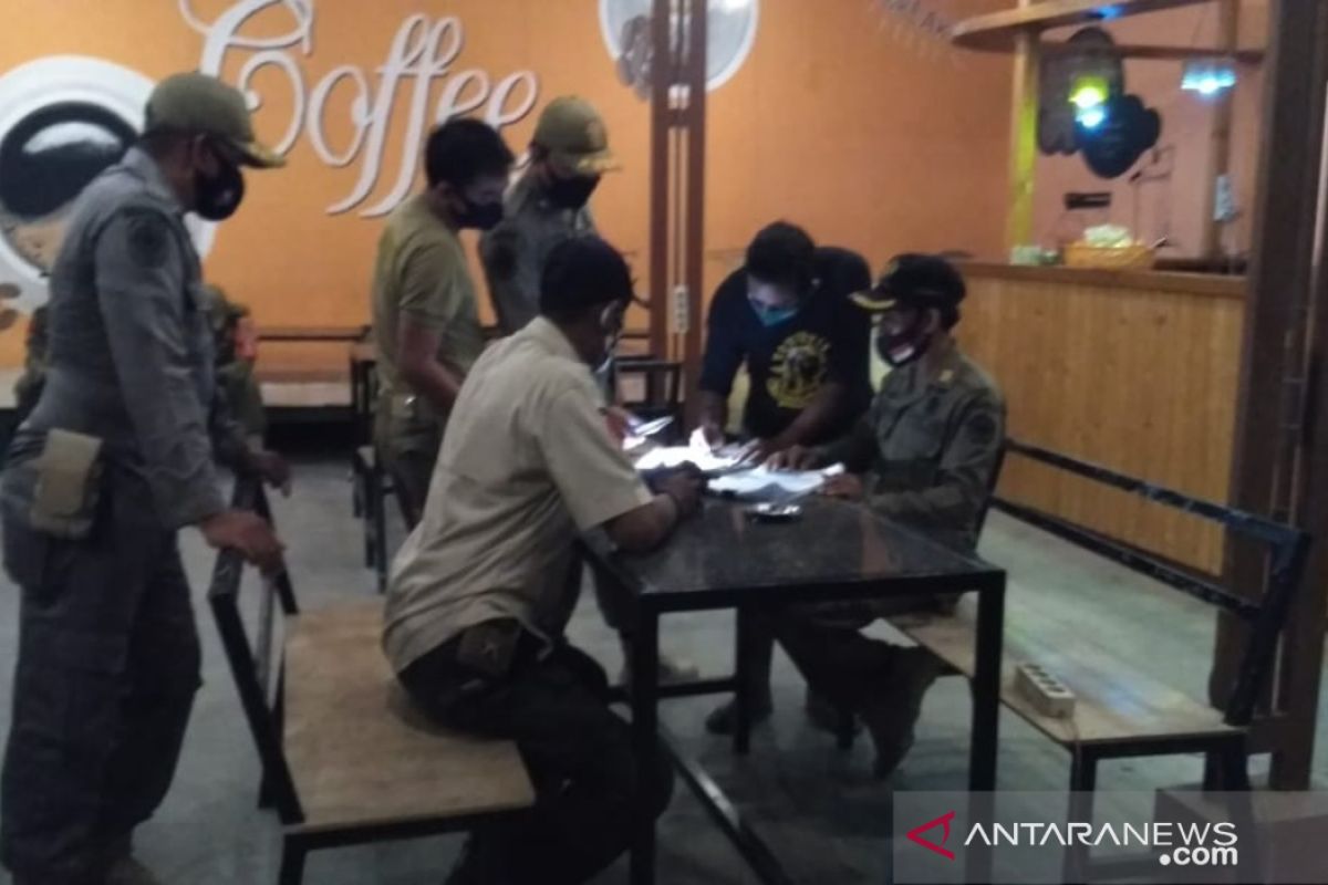 Pamekasan beri sanksi pemilik kafe tak taat protokol kesehatan