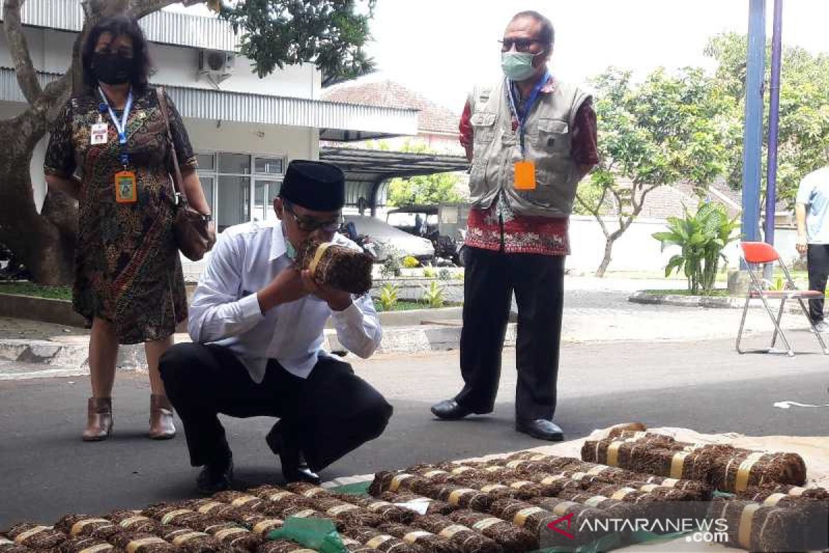 Di tengah pandemi, harga tembakau Temanggung anjlok