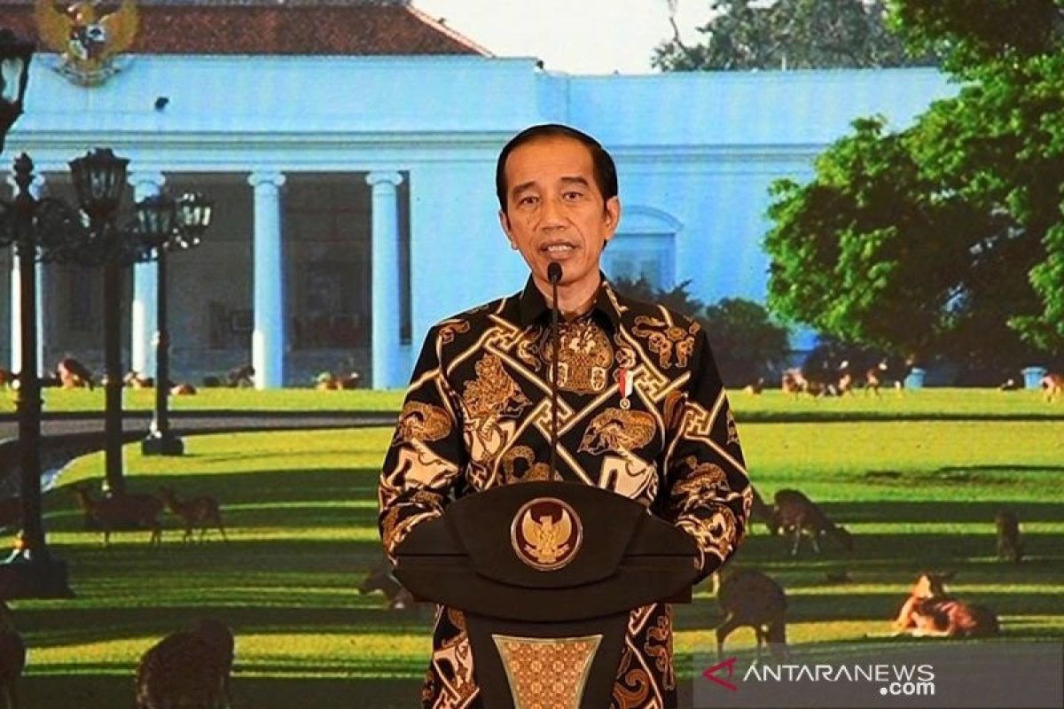 Presiden Jokowi berikan bantuan modal kerja pada 60 pengusaha kecil