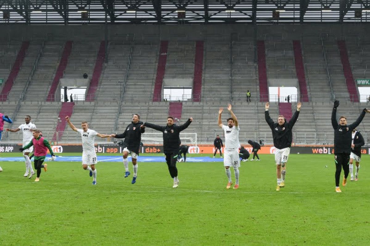 Klasemen Liga Jerman: Augsburg untuk sementara di puncak menang 2-0 atas Dortmund