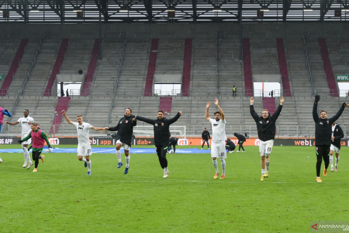 Klasemen Liga Jerman, Augsburg untuk sementara nyaman di puncak