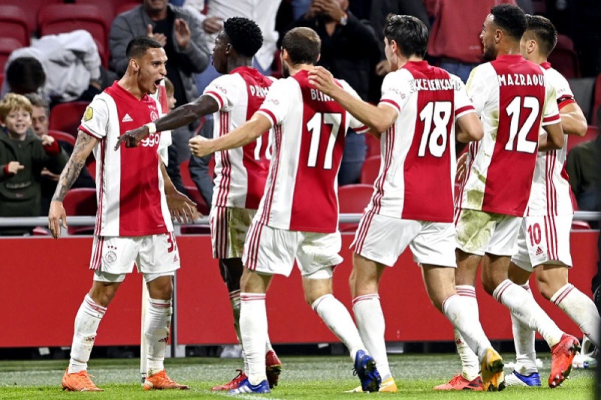 10 pemain Ajax kalahkan Vitesse 2-1