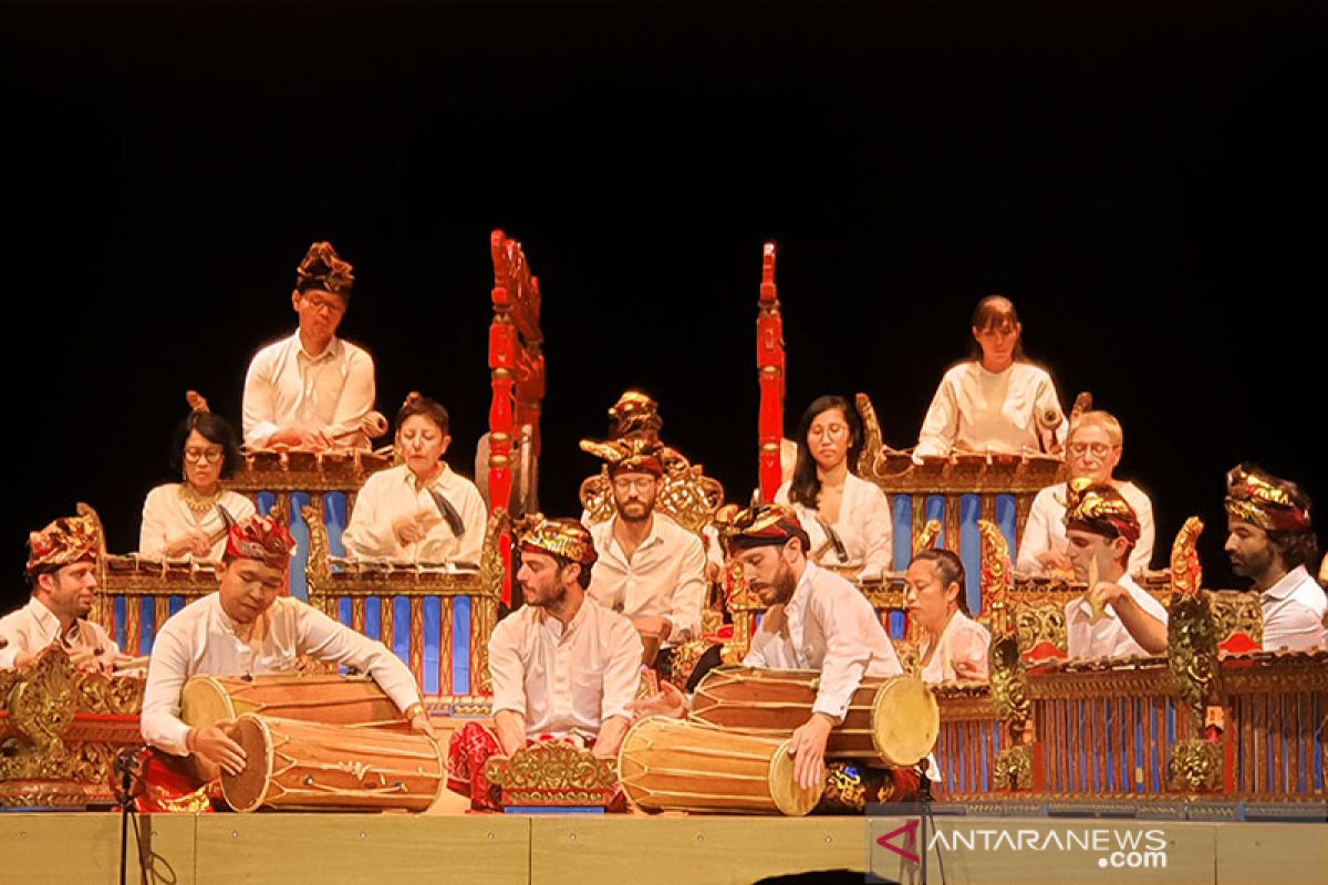 Gamelan Puspa Warna tampilkan "tribute" untuk Claude Samuel di Paris