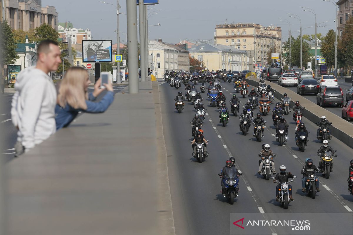 Ribuan peserta ikuti parade sepeda motor di Moskow