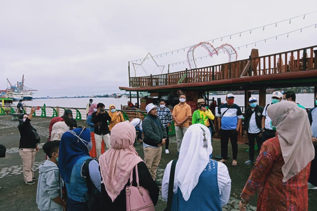 ASITA Kalbar selusur Sungai Kapuas peringati Hari Pariwisata