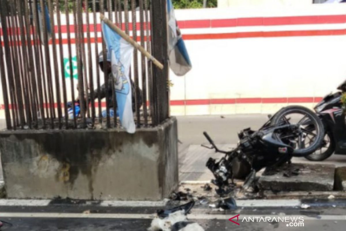 Pengendar motor bebek tewas usai tabrak tiang monorel di Rasuna Said