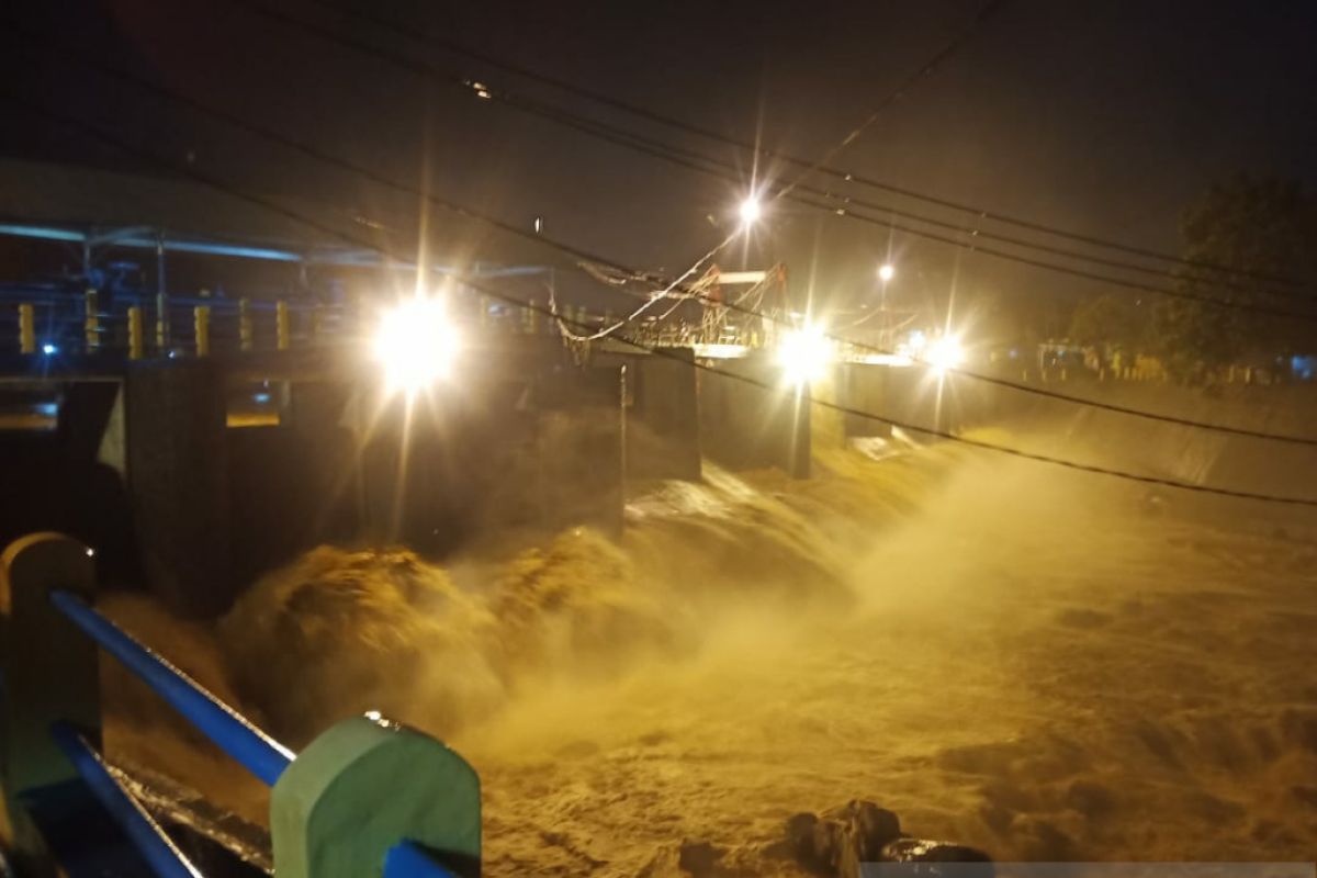 Tinggi muka air Bendung Katulampa Bogor naik jadi 80 cm