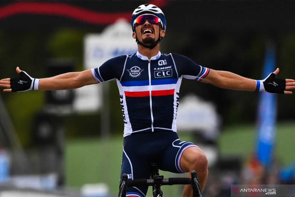 Julian Alaphilippe juara dunia road race 2020 di Italia