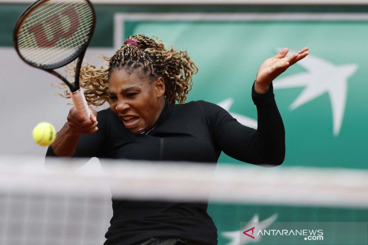 Serena atasi perlawanan rekan senegara di babak pertama French Open