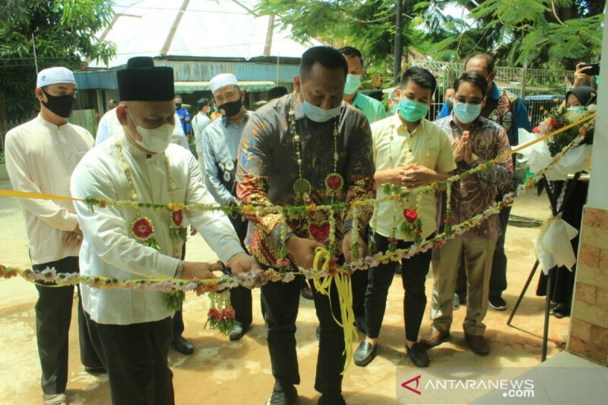 Anggota DPR RI resmikan Laboratorium Swab di HSU