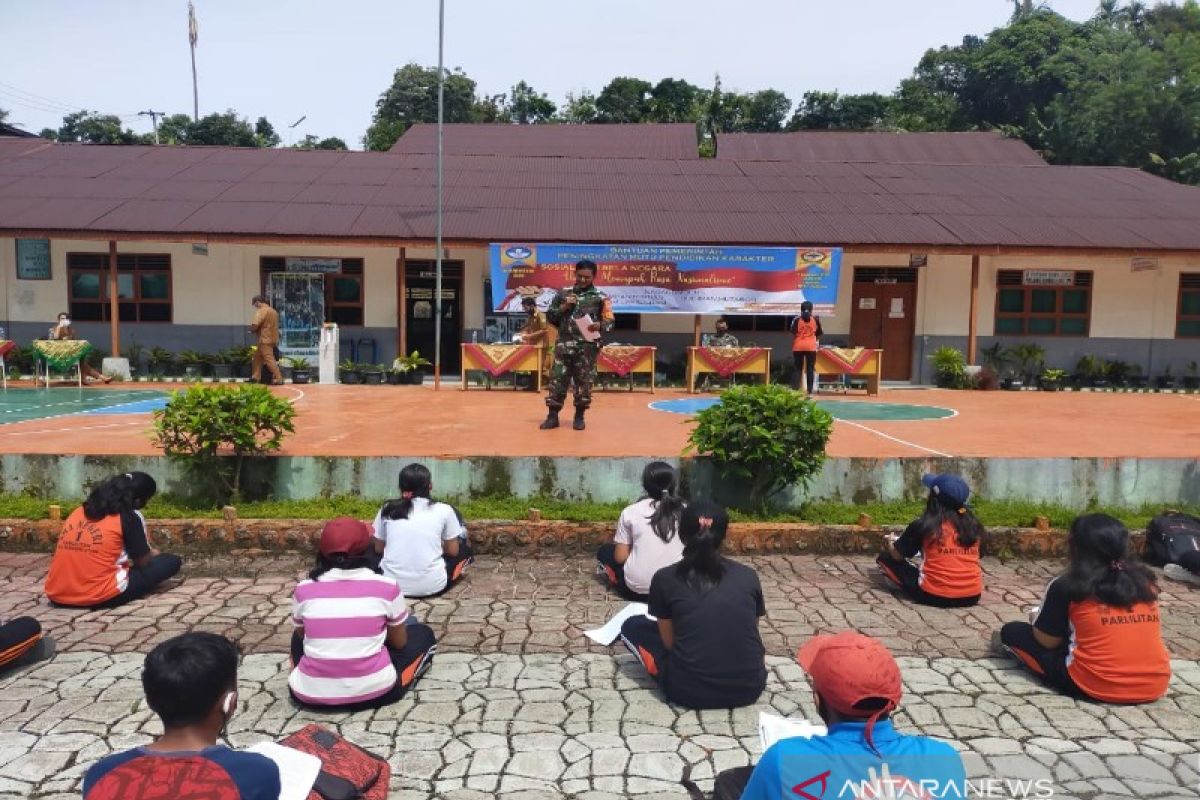 Personel TMMD bangun wawasan kebangsaan pelajar di Parlilitan