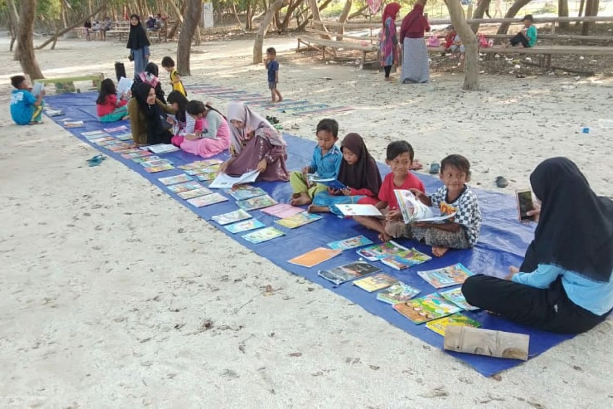 Berwisata sambil baca buku, datanglah ke objek mangrove Sekar Bahari