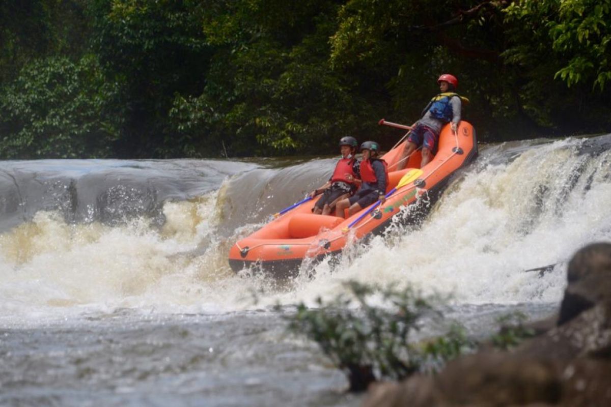 FAJI Kalbar gelar aksi bersih sungai dan arung jeram di Bengkayang