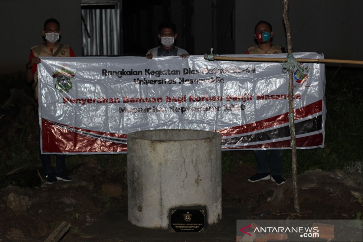 Tim Dies Natalis Ke-64 Unhas bangun fasilitas air bersih di Lutra