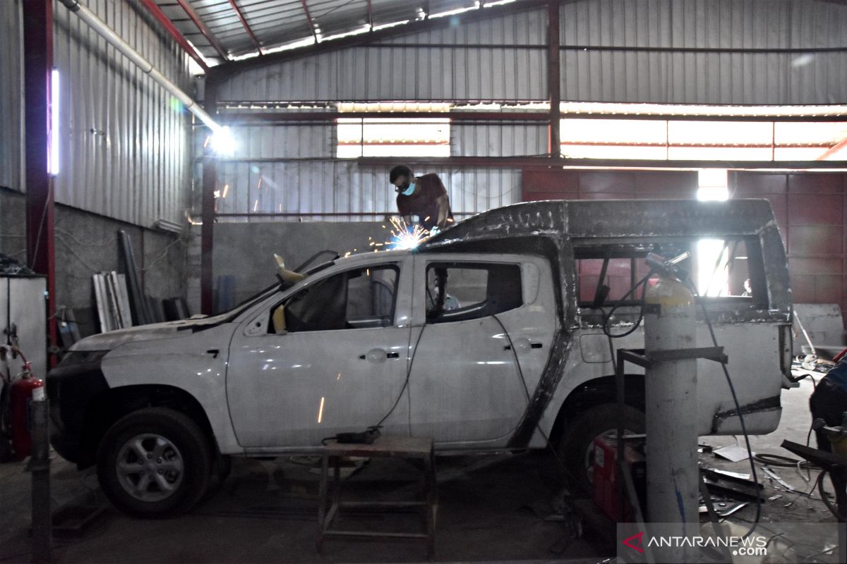 Pandemi tingkatkan pesanan bengkel perakit ambulans di Bekasi